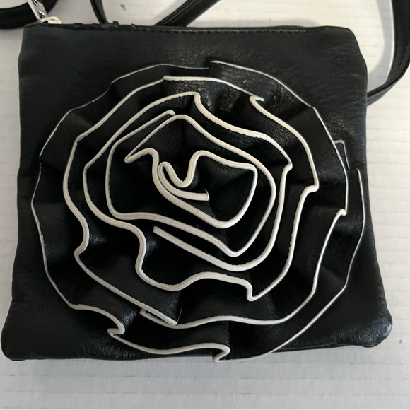 3D FLOWER MINI CROSSBODY BAG - Picture 3 of 10
